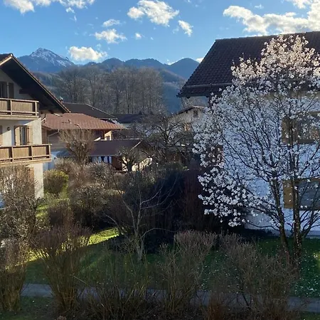 Modern Eingerichtete Wohnung Mit 2 Schlafzimmern Bergen  Buitenkant foto