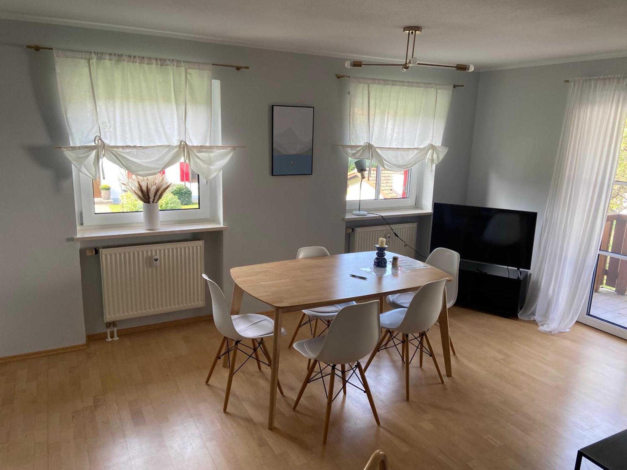 Modern Eingerichtete Mit 2 Schlafzimmern * Bergen (Bavaria)